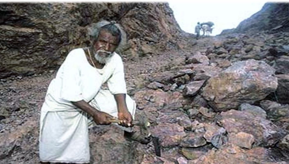 Dashrath Manjhi: The Mountain Man Who Carved a Path With His Bare Hands