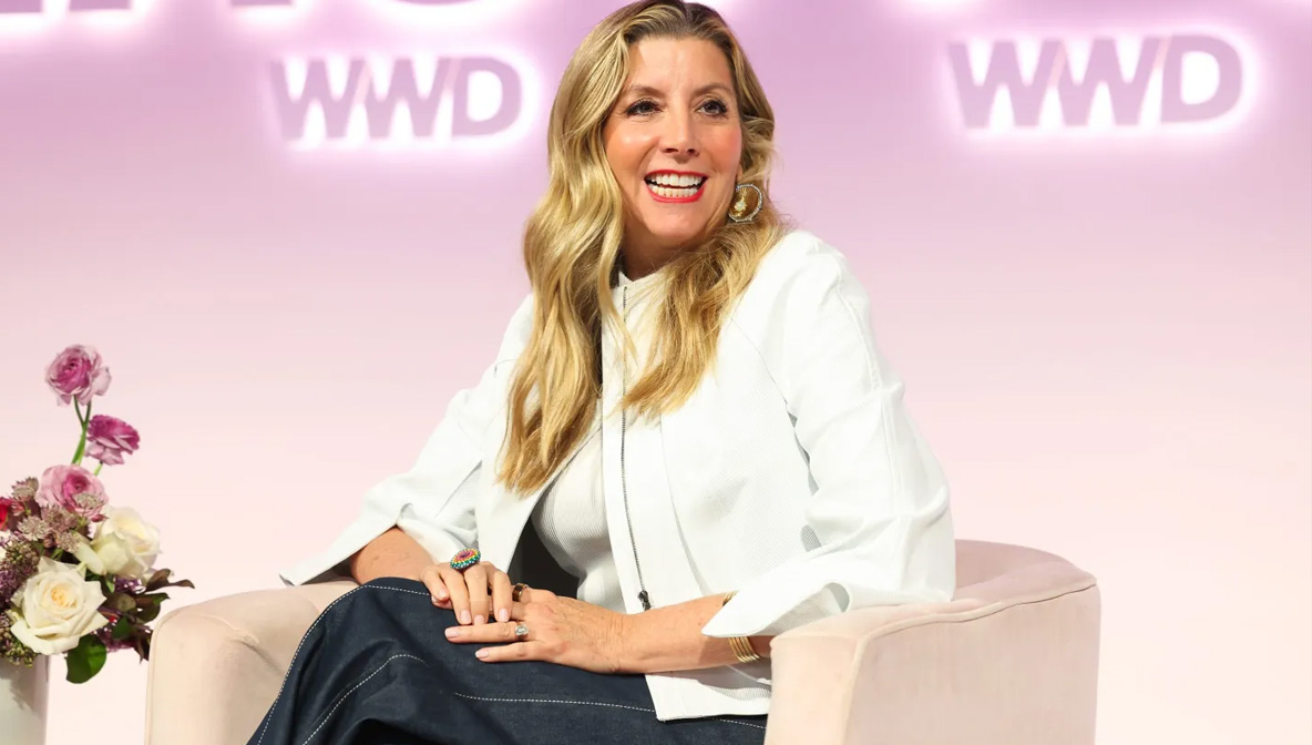 The Billionaire in the Bathroom: How Sara Blakely Redefined an Industry with a Pair of Scissors